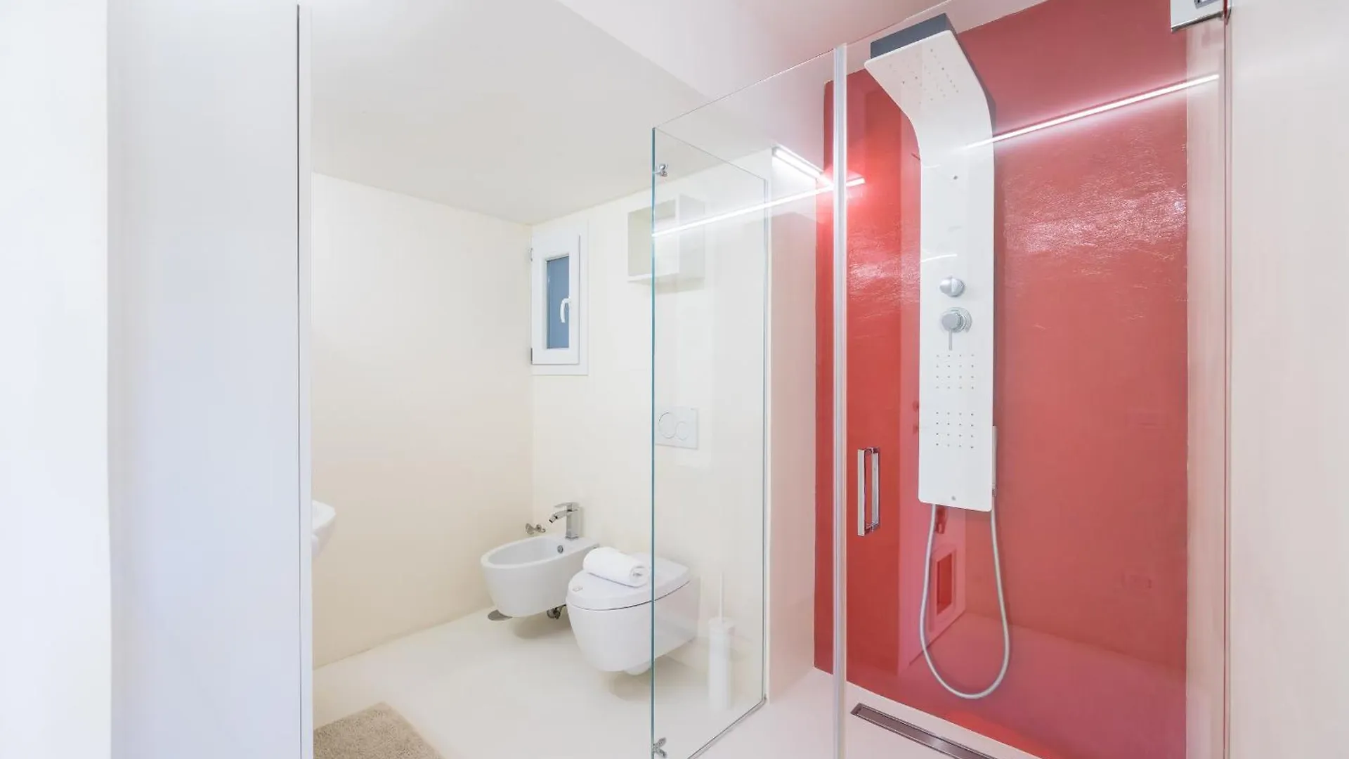 Morghen Red Passion And Pop Art Apartment Naples Italy