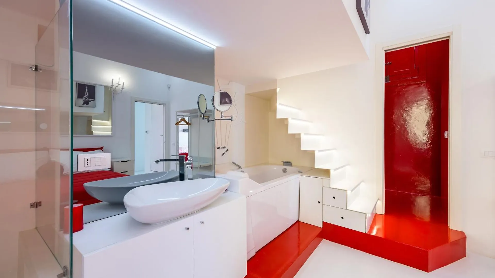 Morghen Red Passion And Pop Art Apartment Naples