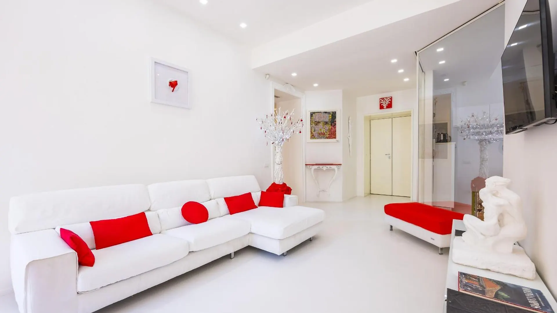Morghen Red Passion And Pop Art Apartment Naples
