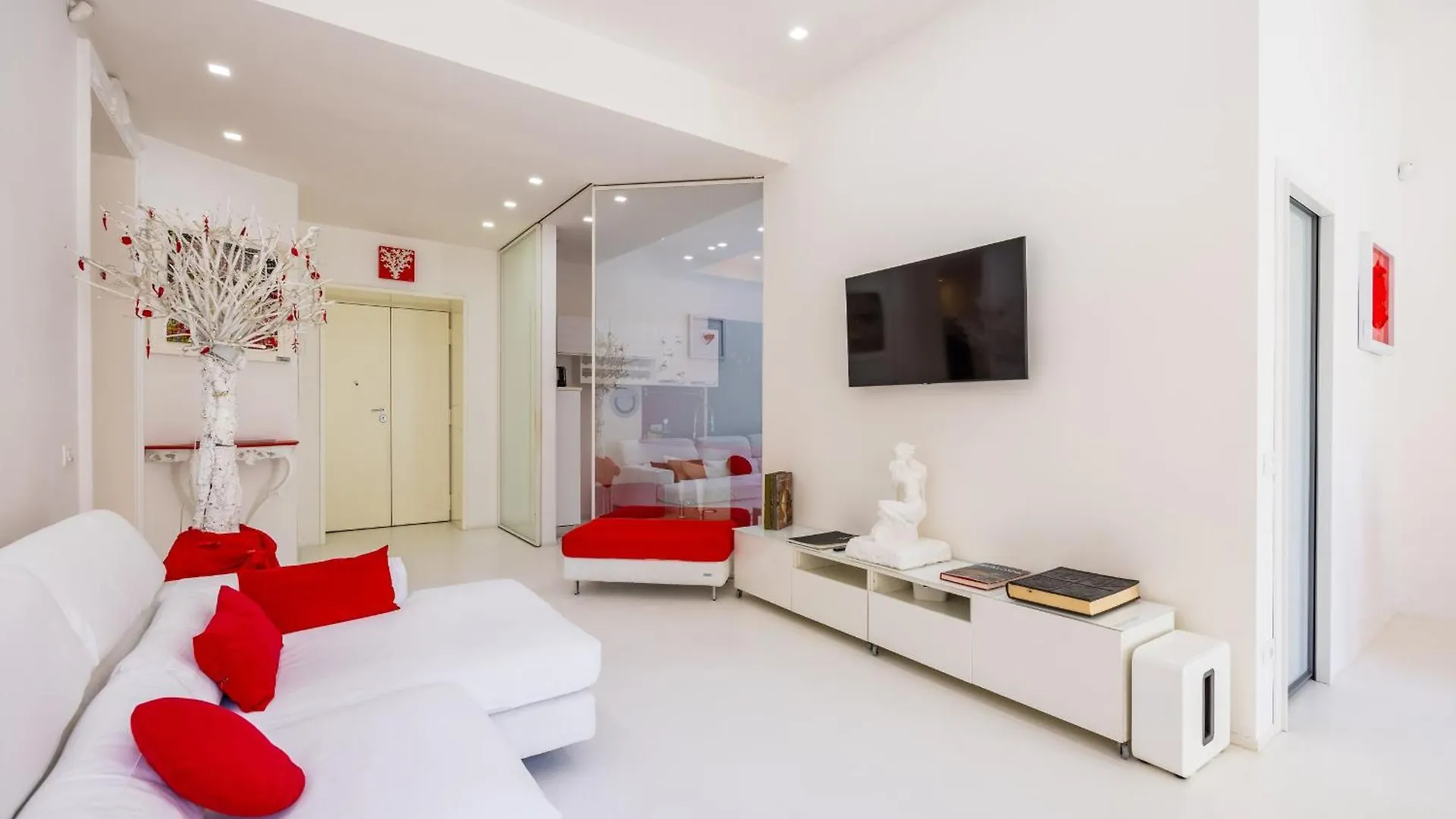 Morghen Red Passion And Pop Art Apartment Naples