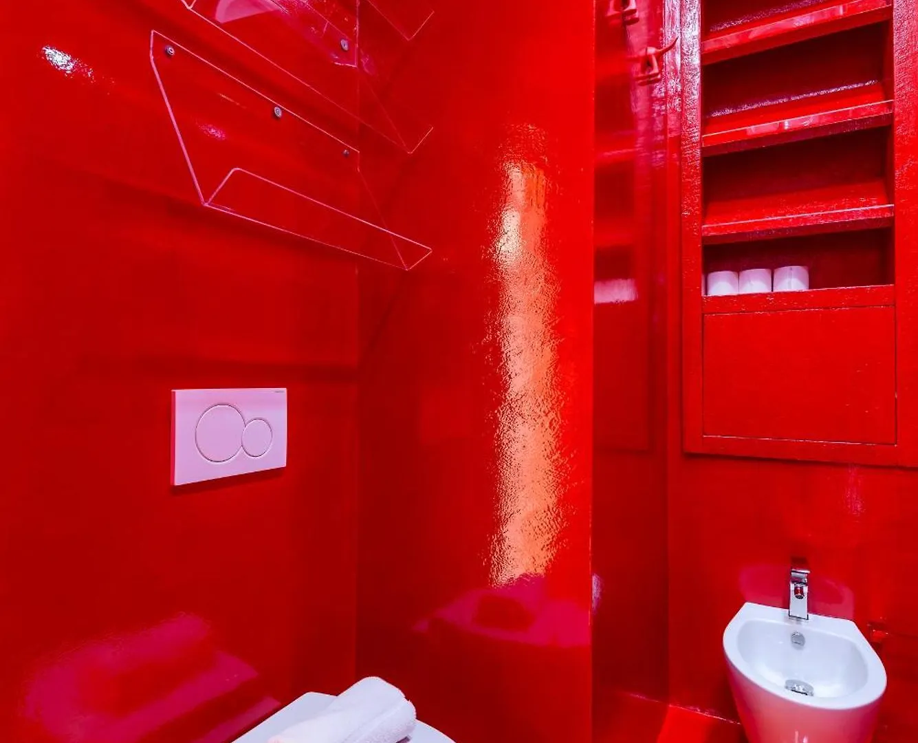 Morghen Red Passion And Pop Art Apartment Naples Italy