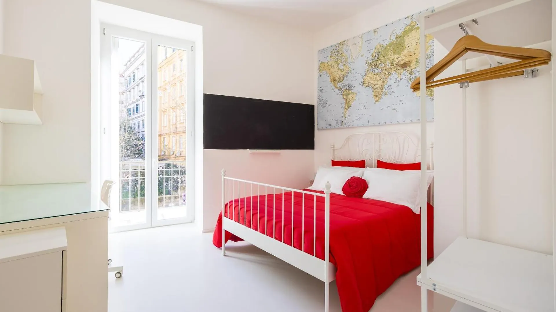 Morghen Red Passion And Pop Art Apartment Naples