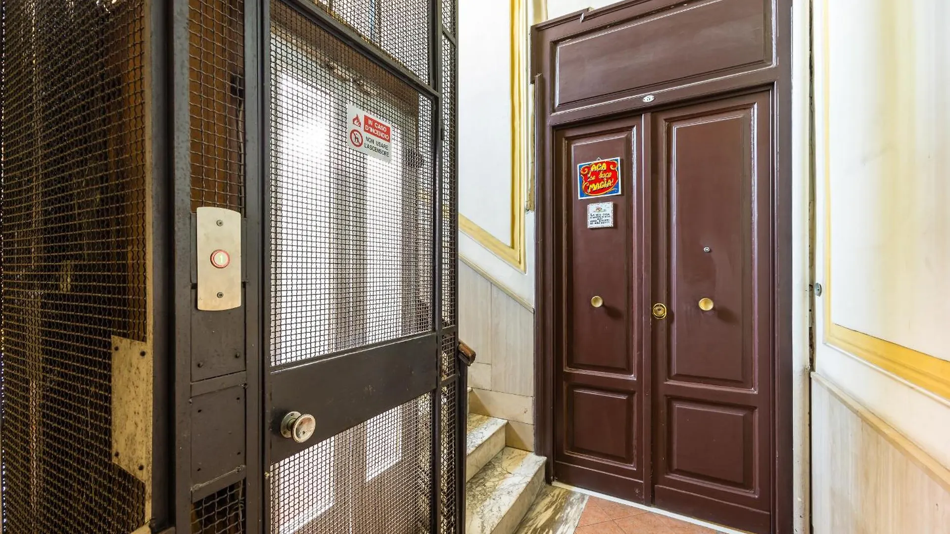 Morghen Red Passion And Pop Art Apartment Naples