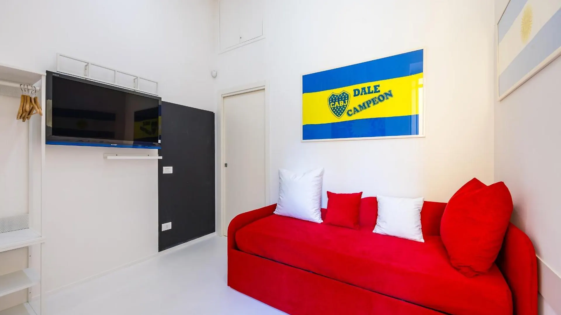 Morghen Red Passion And Pop Art Apartment Naples