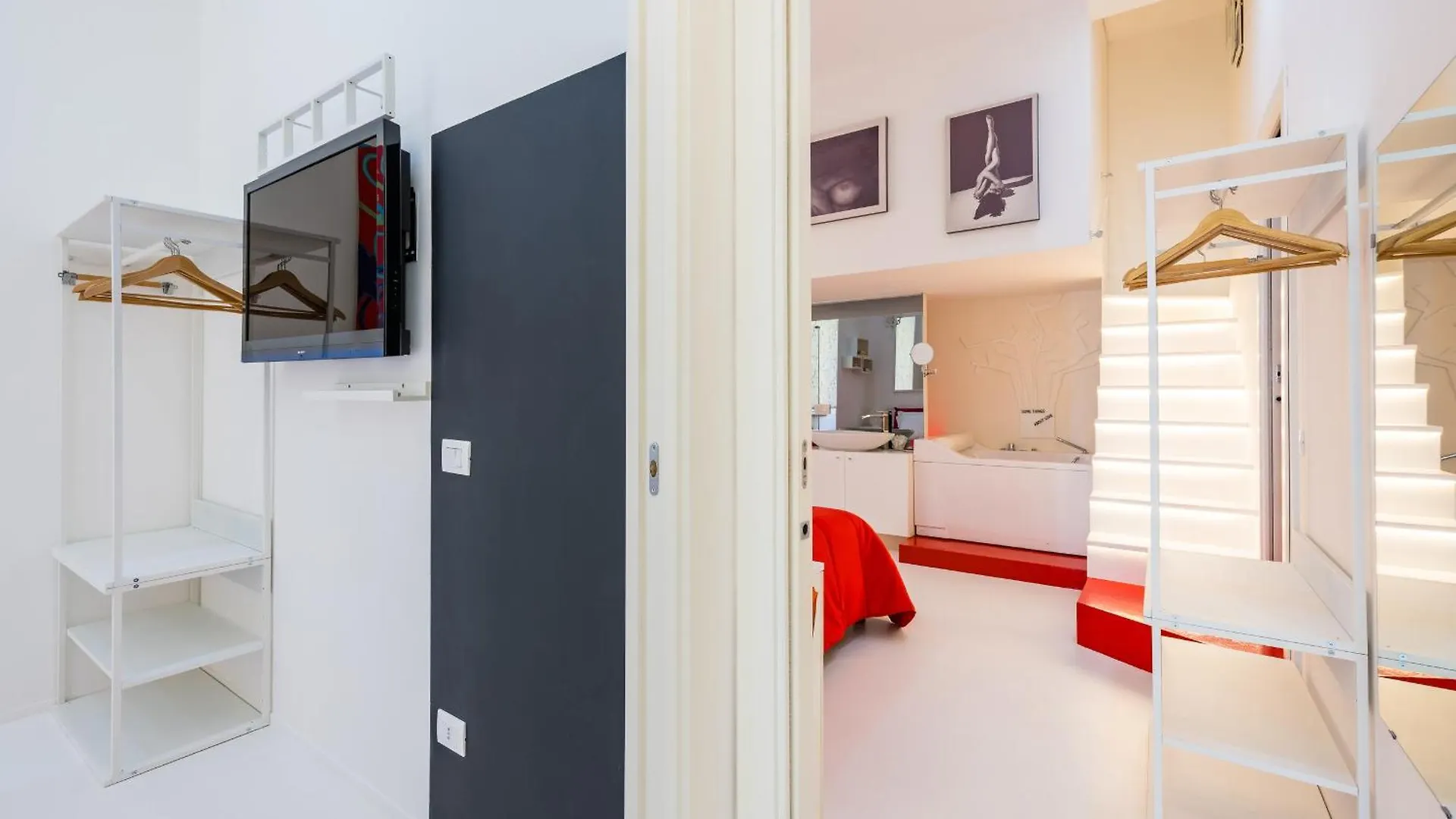 Morghen Red Passion And Pop Art Apartment Naples