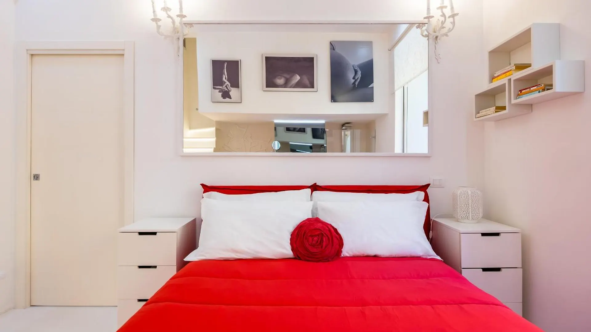 Morghen Red Passion And Pop Art Apartment Naples