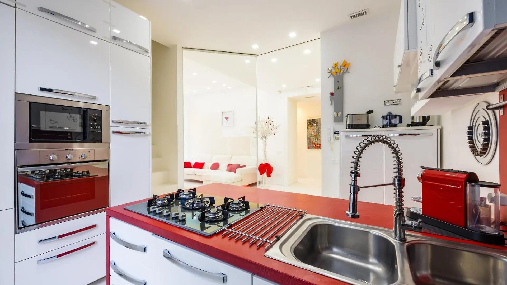 Morghen Red Passion And Pop Art Apartment Naples Italy