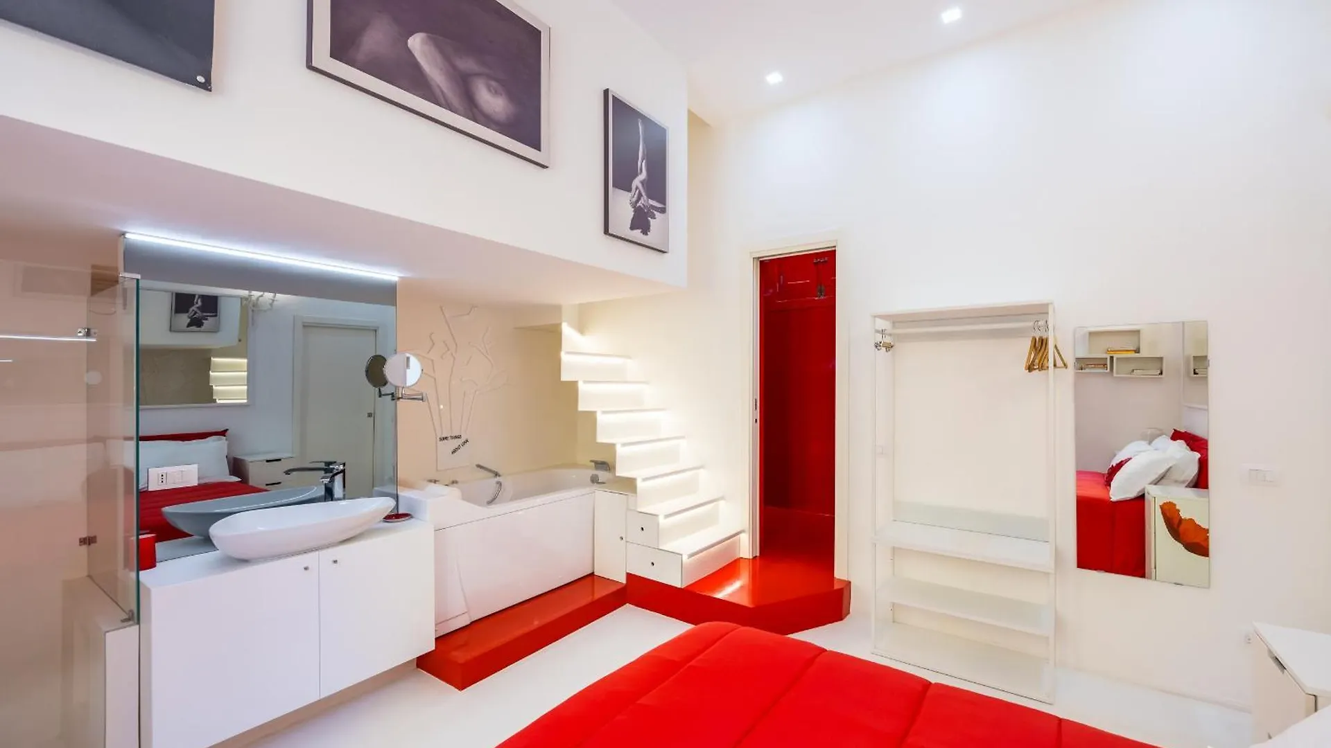 Morghen Red Passion And Pop Art Apartment Naples Italy